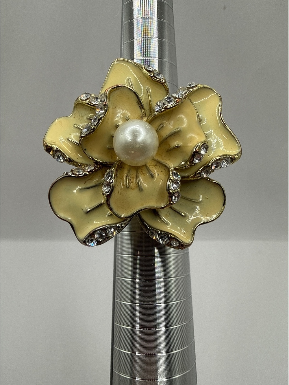 Vintage 1960s Enamel Flower Ring Faux Pearl Rhinestone Stretch Cocktail Ring